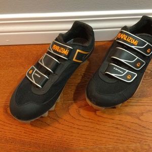 Pearl Izumi Clip cycling MTB or spin bike shoes,  carbon sole US 7